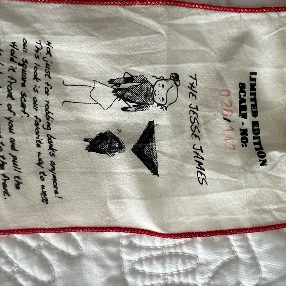 Leigh and Luca scarf, neon pink soft velvet frock feathers - Picture 7 of 9